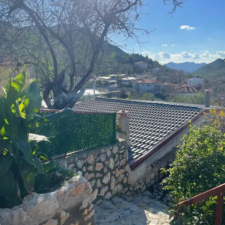 Soeguet Erol Koey Evi Taslica